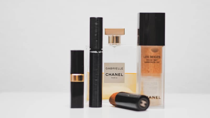 Refillable perfume bottle atomizer on a minimalist surface